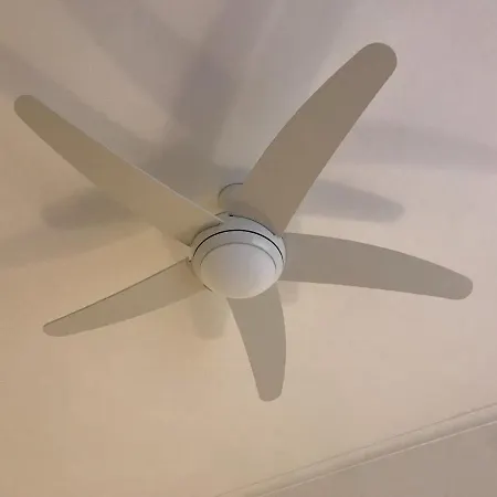 Questa Casa Non E Un Ciu-atr 9390-9