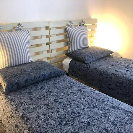 Questa Casa Non E Un Ciu-atr 9390-9 Апартаменты